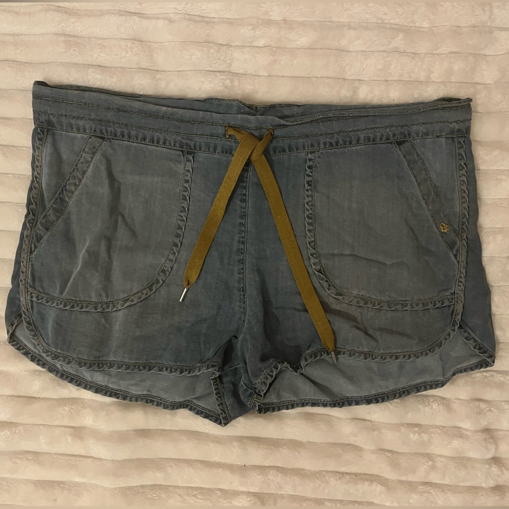 Cop.Copine Blue Jean Shorts with Yellow Tie